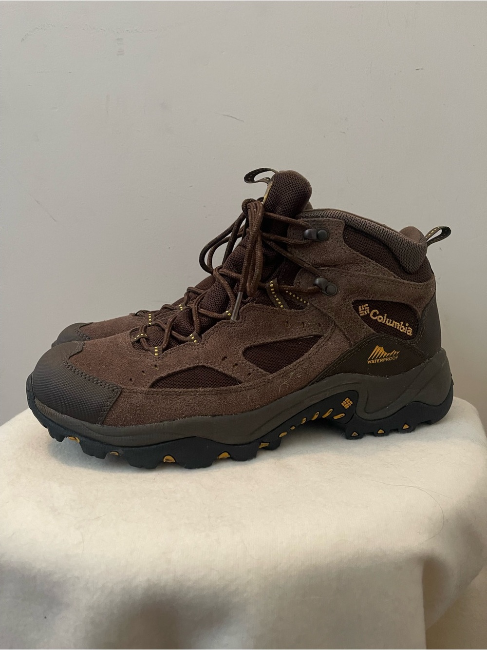 Columbia Men's Brown Suede Waterproof Hiking Boots